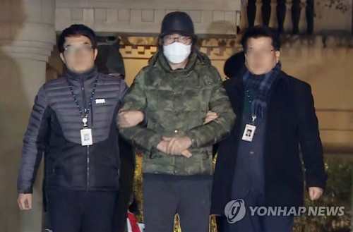 '황제보석 논란' 이호진 보석 취소…7년9개월만에 구치소 재수감