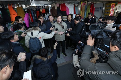 이낙연 총리 "광주형 일자리, 청와대와 정부도 막후 노력 중"