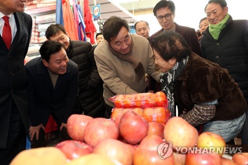 이낙연 총리 "광주형 일자리, 청와대와 정부도 막후 노력 중"