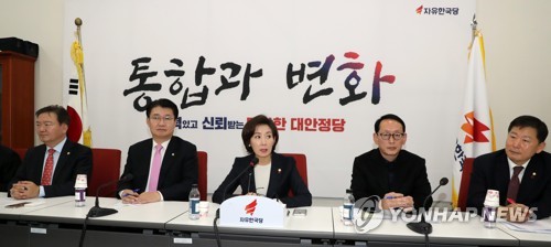 한국당, 靑 특감반 공세…"우윤근·유재수 비호 의혹 해명해야"