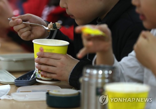 도시락·컵라면으로 끼니…울산학교비정규직 파업으로 급식 차질