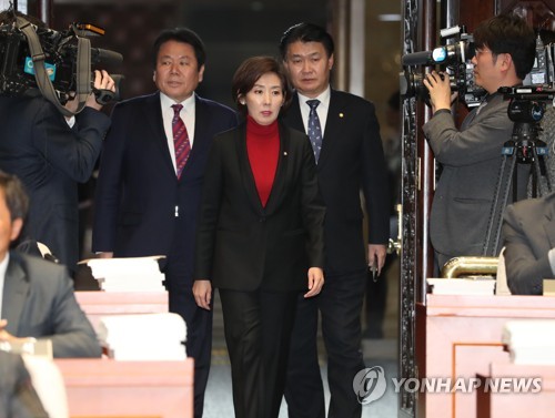 한국당 "靑, 최경환·언론·기업·교수 사찰"…추가의혹 제기