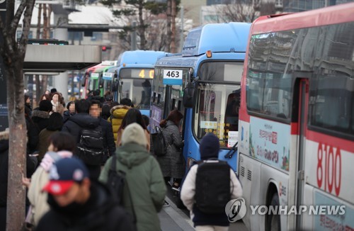 앱 호출해도 감감무소식…택시 파업에 서울 출근길 불편