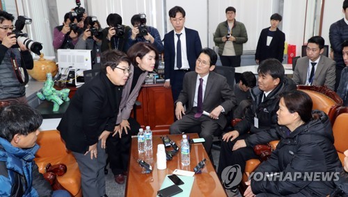 김용균 어머니, 국회 찾아 "우리아들들 또 죽는다" 법처리 호소