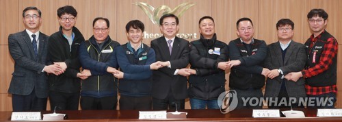 '정규직 전환 1호' 인천공항, 전환자 임금·채용방식 확정