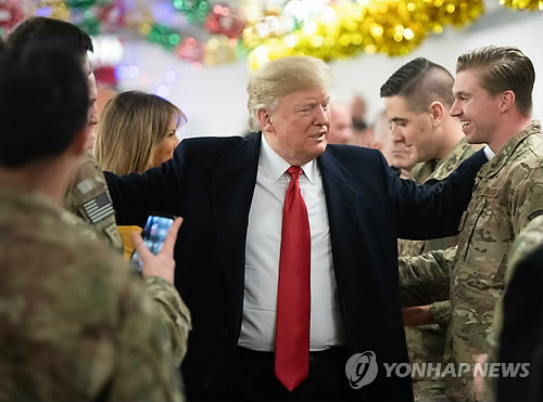 트럼프 "미국 '세계의 경찰' 계속할 순 없다…더이상 호구 아냐"