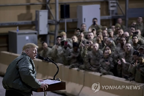 트럼프 "미국 '세계의 경찰' 계속할 순 없다…더이상 호구 아냐"