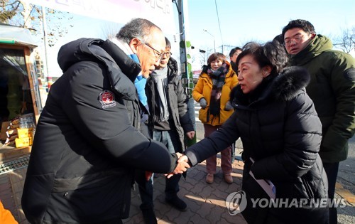 인권위원장 파인텍 굴뚝농성장 방문 "늦게 와서 죄송합니다"