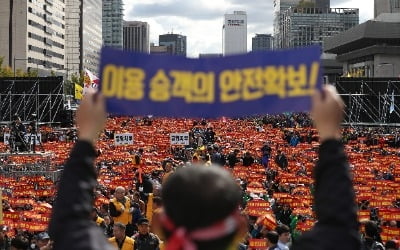 [이슈+] 카풀·택시 갈등에 뒷짐 진 정부·국회…연말 교통대란 우려