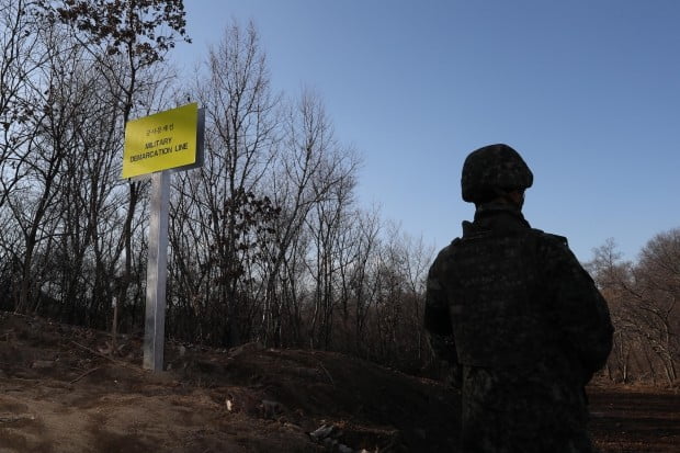 북한군 강원도 동부전선 군사분계선(MDL) 넘어 귀순 /사진=연합뉴스