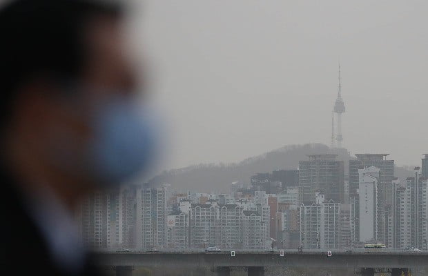 서울 도심이 자욱한 미세먼지로 흐릿하게 보이고 있다. (사진=연합뉴스)