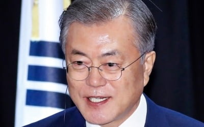 문 대통령 "베트남 축구대표팀, 우승 크게 축하…양국 더 가까운 친구 돼"