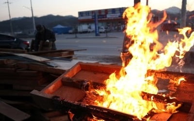 올겨울 첫 한파주의보 전국 기온 '뚝'…출근길 시민 "춥다 추워"