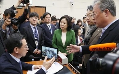 국회 기재위, 야 3당 반발 속 세법개정안 밤새 '속사포' 처리