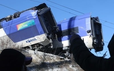 최고 시속 250㎞인데…KTX엔 '왜 안전띠가 없을까'