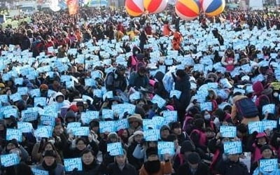 주말 도심서 대규모 '이석기 석방대회'…한쪽선 '태극기 집회'