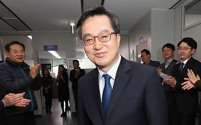 김동연 "저는 문재인 정부 초대 부총리"…한국당 영입설 일축