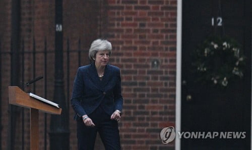 英 보수당, 12일 오후 총리 신임투표…메이 "맞서 싸울 것"