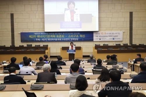 에너지정책 토론 "과도한 소비 줄여야" vs "전기료 인상 우려"