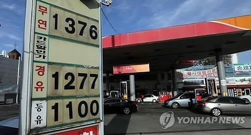 휘발유값 1452원 16개월만에 최저치…1200원대도 '속출'