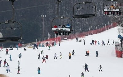 눈 내리는 주말은 스키어 천국…전국 명산은 등산객들로 '북적'