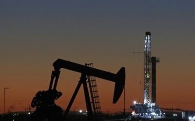 국제유가, 美셰일오일 부담에 또 급락…WTI 7.3%↓