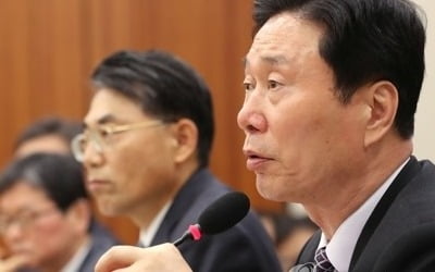 靑 "철도공단 이사장 첩보, 인사라인서 검증…비위 증거 없었다"