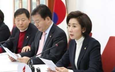 한국, 靑 특감반 의혹 연일 공세…"민정수석실 압수수색해야"