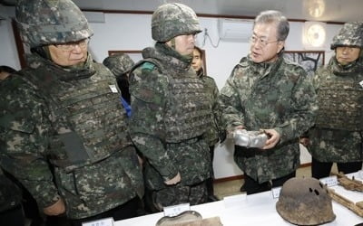 '격전지→평화 상징' 화살머리고지 찾은 文대통령