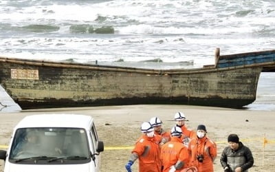 "일본 지자체, 표류 北목조선박 유골 10구 북측에 인도"