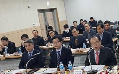 김해신공항 강행이냐 재검토냐…국토부-동남권 격돌 불가피