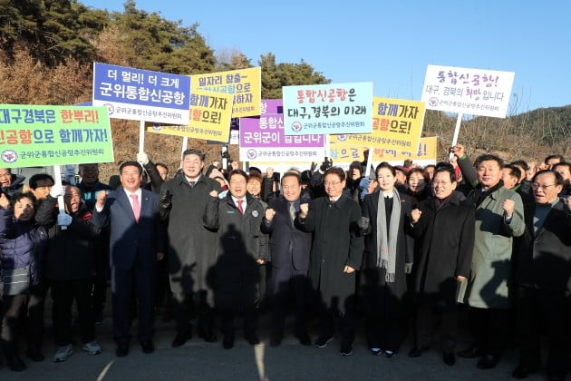 이철우 경북지사 " 대구공항 통합이전 먼저결정하면 김해로 하든 가덕도로 추진하든 상관않는다"