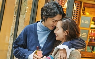 유진♥기태영, '8년째 신혼처럼' 파리서 로맨틱 화보