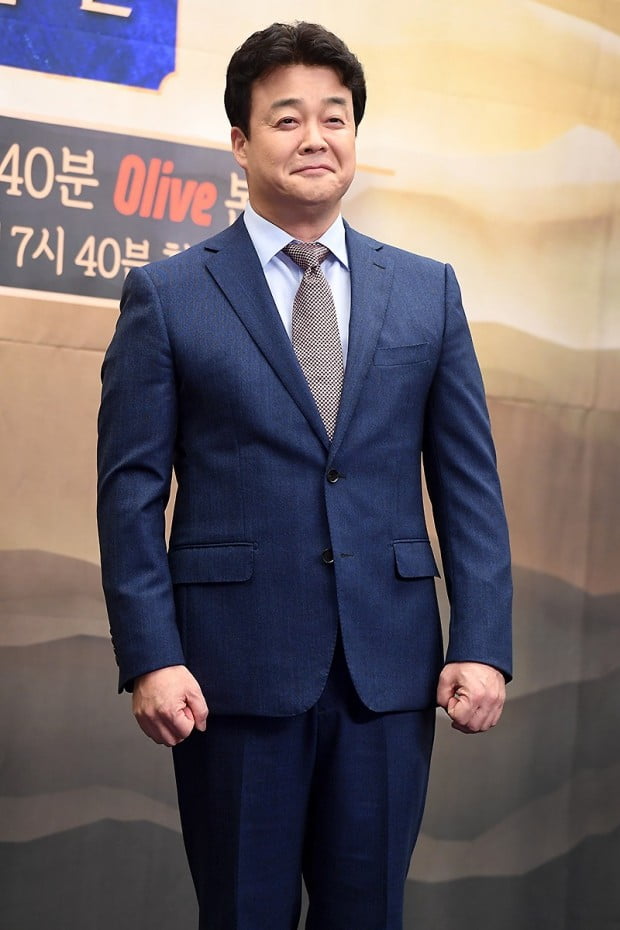 '요식업 큰 손' 홍석천도 백기 들었다…자영업자 고혈 짜는 임대료+최저임금 