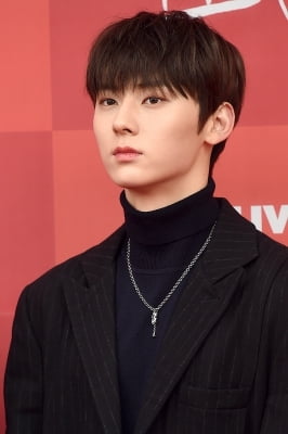  워너원 황민현, '독보적인 잘생김' (골든디스크)