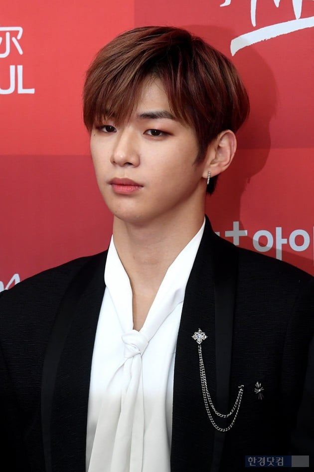 [포토] 워너원 강다니엘, '오늘은 섹시가이'