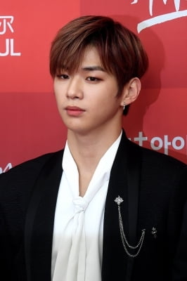 [포토] 워너원 강다니엘, '오늘은 섹시가이'