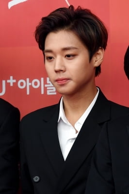 [포토] 워너원 박지훈, '훤칠한 이마'