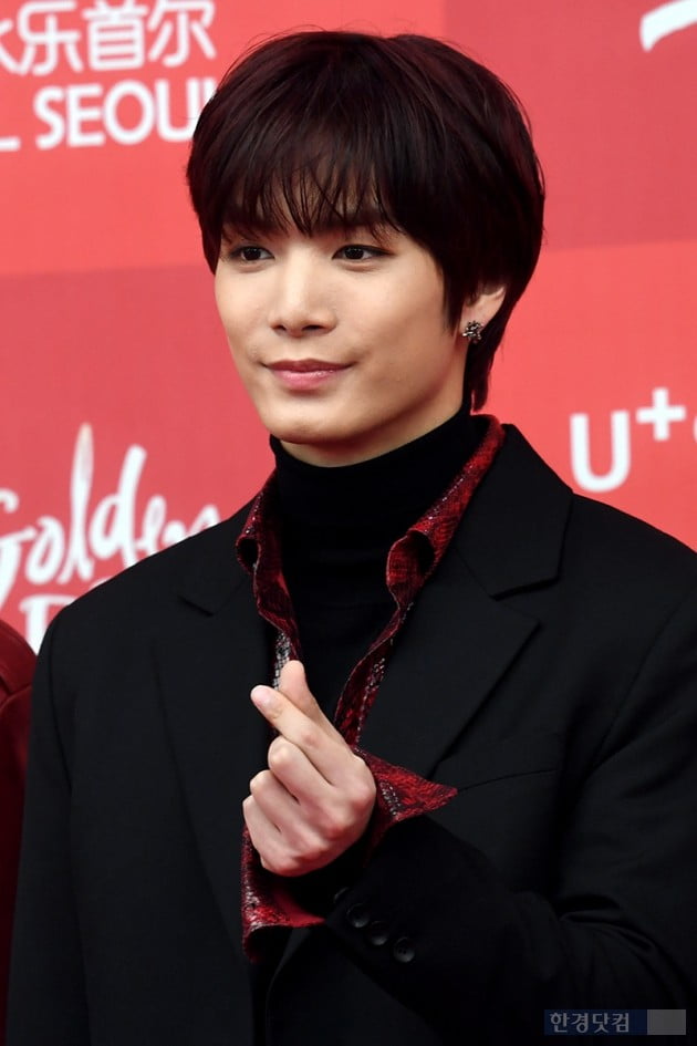 [포토] 뉴이스트W JR, '하트 발사~'