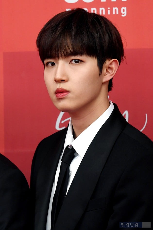 [포토] 워너원 김재환, '심쿵 눈맞춤'(골든디스크)