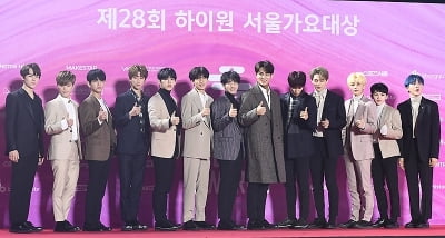 [포토] 세븐틴, '무대 가득 채우는 카리스마' (서울가요대상)