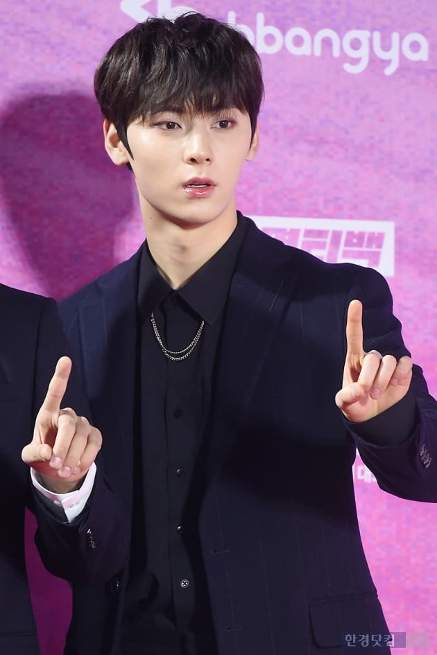 [포토] 워너원 황민현, '멋진 모습에 시선강탈~' (서울가요대상)