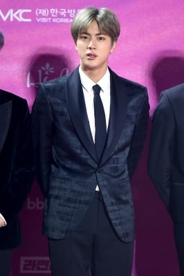 [포토] 방탄소년단 진, '눈 뗄 수 없는 강렬한 눈빛' (서울가요대상)