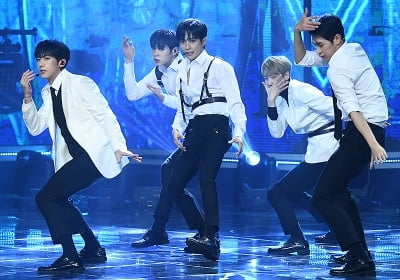 [포토] 크나큰, '감탄을 부르는 멋진 남자들'