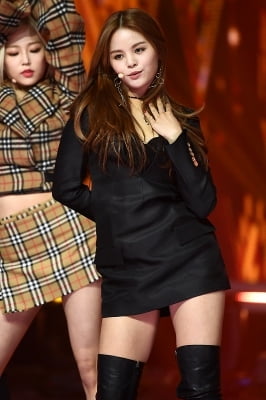 [포토] CLC 손, '도도한 눈빛~'