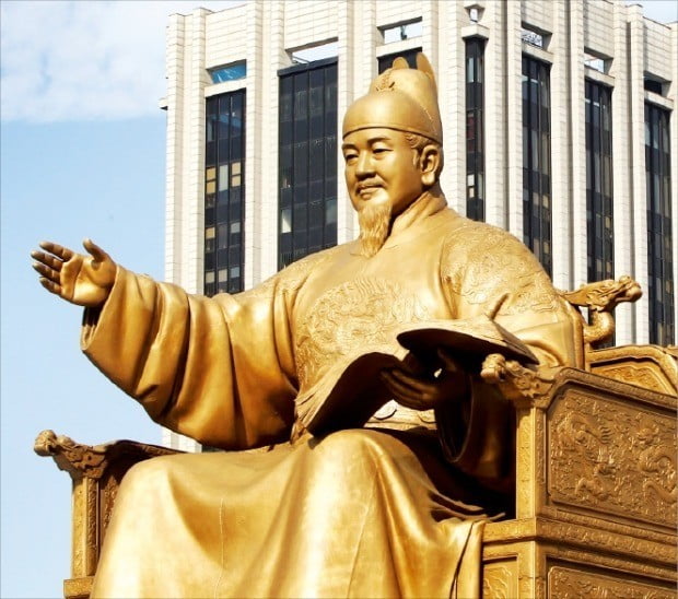 브린은 세종대왕을 포함해 한국사의 주요 인물들을 평했다. 사진은 서울 광화문 광장에 있는 세종대왕상. /한경DB 