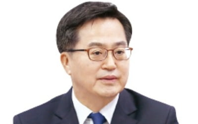 '신재민 폭로'에 입 연 김동연 前 부총리 "소신과 정책조율은 다른 문제"