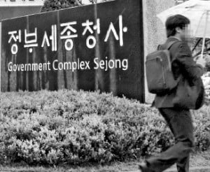 '상위 1% 공무원' 사무관…국가정책 좌우해도 영혼없는 일엔 자괴감