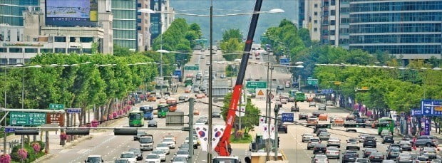 서울 노원구 월계1교에서 강남구 대치동을 직통으로 연결하는 지하도로망이 건설된다. 지하화 사업 남쪽 구간으로 영동대로 복합개발이 예정된 강남구 삼성동 코엑스 일대. /한경DB 