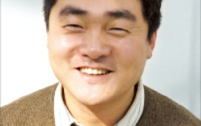 [저자와 함께 책 속으로] "6개월간 매일 하루에 한권…책을 통해 일상 돌아봤죠"